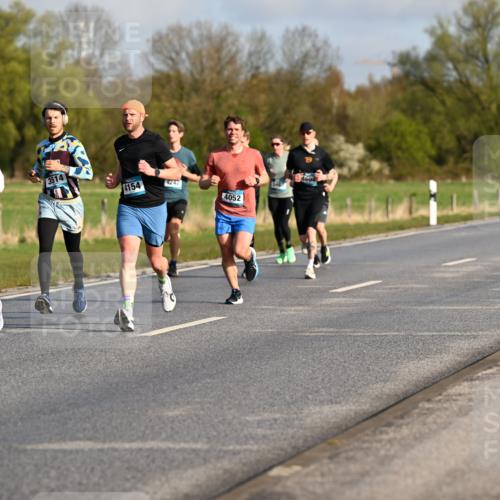 12.04.2026 - 45. Internationalen Wilhelmsburger Insellauf Dr. Thomas Lammeyer http://msf.ph/oto/9431721 12.04.2026 09:12:41 Laufen 4370, 3514, 4154, 4242, 4052 meine-sportfotos.de