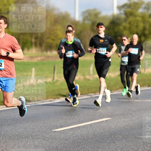 12.04.2026 - 45. Internationalen Wilhelmsburger Insellauf Dr. Thomas Lammeyer http://msf.ph/oto/9431743 12.04.2026 09:12:45 Laufen 4052, 4673, 4694 meine-sportfotos.de