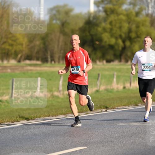 12.04.2026 - 45. Internationalen Wilhelmsburger Insellauf Dr. Thomas Lammeyer http://msf.ph/oto/9431779 12.04.2026 09:12:52 Laufen 3351, 4528, 3561 meine-sportfotos.de