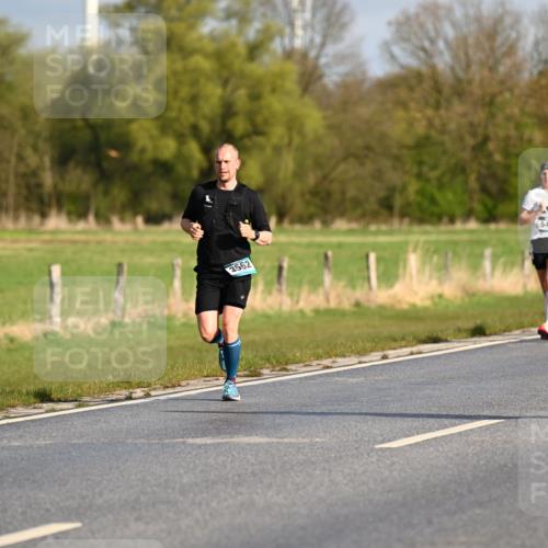 12.04.2026 - 45. Internationalen Wilhelmsburger Insellauf Dr. Thomas Lammeyer http://msf.ph/oto/9431874 12.04.2026 09:13:14 Laufen 3562, 5452, 3813 meine-sportfotos.de