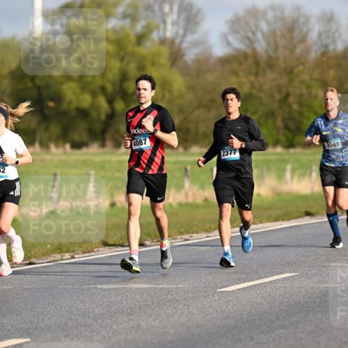 12.04.2026 - 45. Internationalen Wilhelmsburger Insellauf Dr. Thomas Lammeyer http://msf.ph/oto/9431899 12.04.2026 09:13:18 Laufen 5452, 4087, 2377, 3047 meine-sportfotos.de