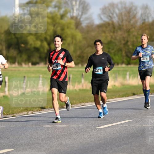 12.04.2026 - 45. Internationalen Wilhelmsburger Insellauf Dr. Thomas Lammeyer http://msf.ph/oto/9431900 12.04.2026 09:13:18 Laufen 5452, 4087, 2377, 3047 meine-sportfotos.de