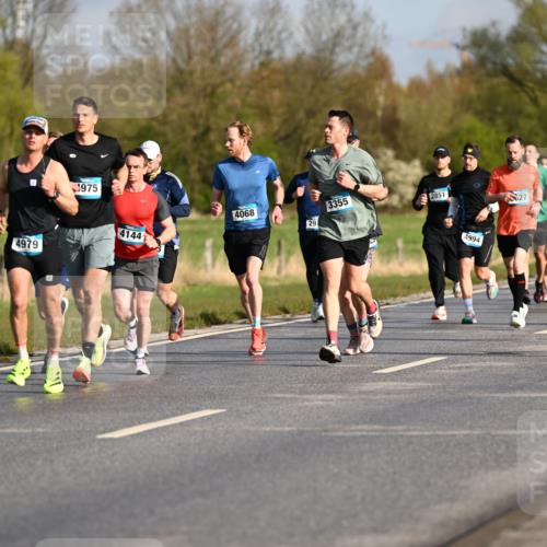 12.04.2026 - 45. Internationalen Wilhelmsburger Insellauf Dr. Thomas Lammeyer http://msf.ph/oto/9431943 12.04.2026 09:13:26 Laufen 975, 4979, 4144, 4068, 3355, 2851, 291, 4994, 27, 5685, 5052 meine-sportfotos.de