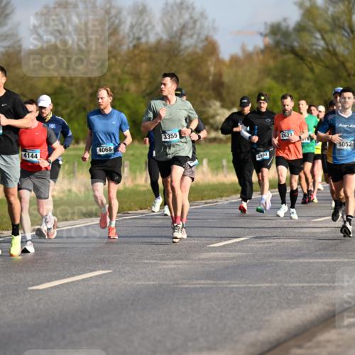 12.04.2026 - 45. Internationalen Wilhelmsburger Insellauf Dr. Thomas Lammeyer http://msf.ph/oto/9431945 12.04.2026 09:13:27 Laufen 4979, 75, 3355, 4144, 4068, 2627, 5052, 5685, 4994, 4190 meine-sportfotos.de
