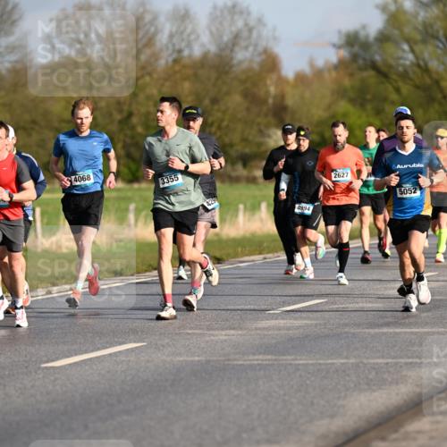 12.04.2026 - 45. Internationalen Wilhelmsburger Insellauf Dr. Thomas Lammeyer http://msf.ph/oto/9431949 12.04.2026 09:13:27 Laufen 79, 1975, 4068, 3355, 4994, 2627, 5685, 5052 meine-sportfotos.de