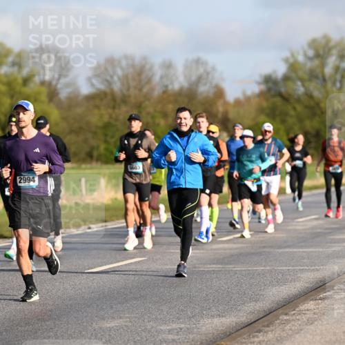 12.04.2026 - 45. Internationalen Wilhelmsburger Insellauf Dr. Thomas Lammeyer http://msf.ph/oto/9431971 12.04.2026 09:13:32 Laufen 2979, 2994, 5603 meine-sportfotos.de
