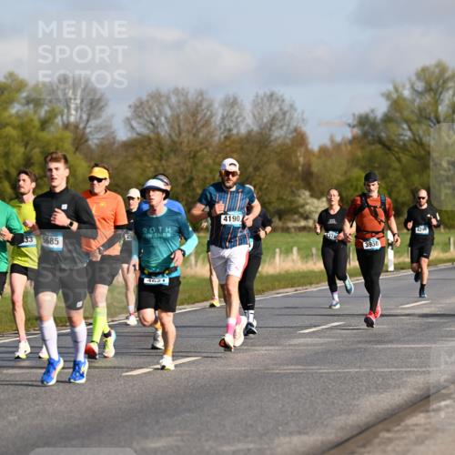 12.04.2026 - 45. Internationalen Wilhelmsburger Insellauf Dr. Thomas Lammeyer http://msf.ph/oto/9431985 12.04.2026 09:13:34 Laufen 33, 5685, 25, 5603, 3815, 2025, 4190, 4621, 378, 3958, 4296 meine-sportfotos.de