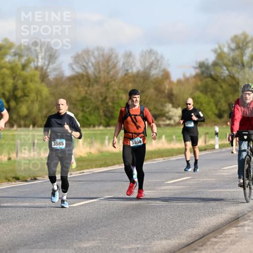 12.04.2026 - 45. Internationalen Wilhelmsburger Insellauf Dr. Thomas Lammeyer http://msf.ph/oto/9432000 12.04.2026 09:13:36 Laufen 876, 4190, 3585, 3958 meine-sportfotos.de