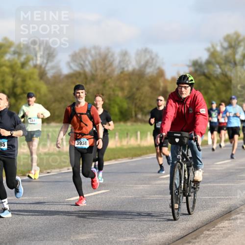 12.04.2026 - 45. Internationalen Wilhelmsburger Insellauf Dr. Thomas Lammeyer http://msf.ph/oto/9432007 12.04.2026 09:13:37 Laufen 3585, 5841, 3958 meine-sportfotos.de