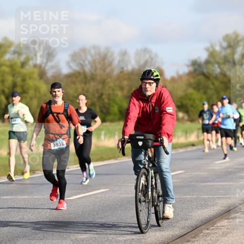 12.04.2026 - 45. Internationalen Wilhelmsburger Insellauf Dr. Thomas Lammeyer http://msf.ph/oto/9432010 12.04.2026 09:13:38 Laufen 3585, 3641, 3958 meine-sportfotos.de