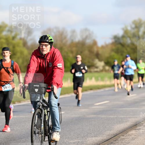 12.04.2026 - 45. Internationalen Wilhelmsburger Insellauf Dr. Thomas Lammeyer http://msf.ph/oto/9432013 12.04.2026 09:13:38 Laufen 3958 meine-sportfotos.de