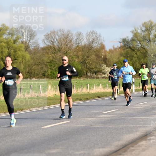 12.04.2026 - 45. Internationalen Wilhelmsburger Insellauf Dr. Thomas Lammeyer http://msf.ph/oto/9432018 12.04.2026 09:13:39 Laufen 4296, 5609, 4378, 4225, 2022, 4807, 4340 meine-sportfotos.de