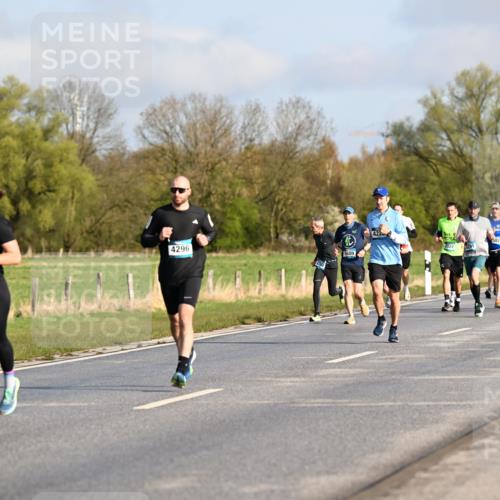 12.04.2026 - 45. Internationalen Wilhelmsburger Insellauf Dr. Thomas Lammeyer http://msf.ph/oto/9432021 12.04.2026 09:13:40 Laufen 4296, 5609, 5291, 340 meine-sportfotos.de
