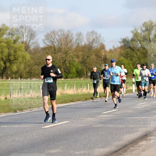 12.04.2026 - 45. Internationalen Wilhelmsburger Insellauf Dr. Thomas Lammeyer http://msf.ph/oto/9432023 12.04.2026 09:13:40 Laufen 4225, 4340, 4296, 4378 meine-sportfotos.de