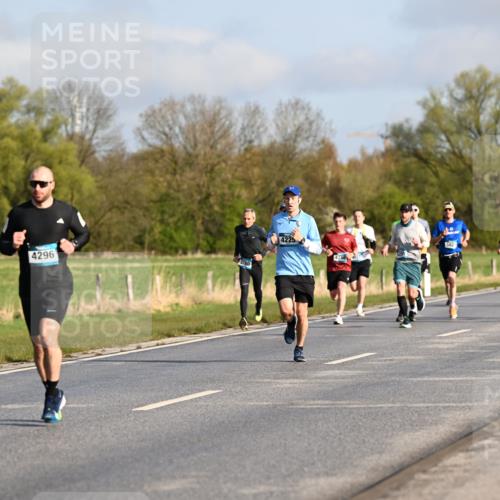 12.04.2026 - 45. Internationalen Wilhelmsburger Insellauf Dr. Thomas Lammeyer http://msf.ph/oto/9432029 12.04.2026 09:13:41 Laufen 4296, 2780, 4225, 4746, 340 meine-sportfotos.de