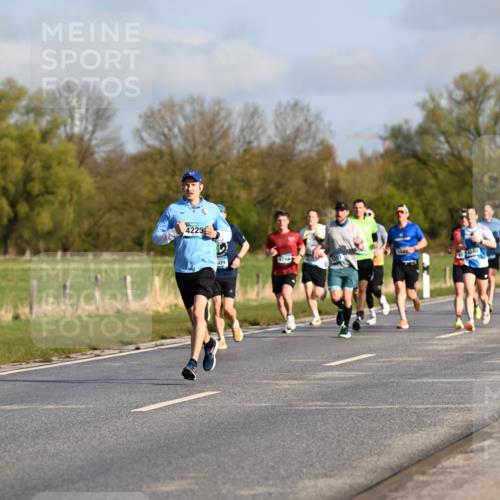 12.04.2026 - 45. Internationalen Wilhelmsburger Insellauf Dr. Thomas Lammeyer http://msf.ph/oto/9432038 12.04.2026 09:13:42 Laufen 4225, 09 meine-sportfotos.de