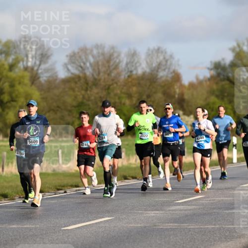12.04.2026 - 45. Internationalen Wilhelmsburger Insellauf Dr. Thomas Lammeyer http://msf.ph/oto/9432044 12.04.2026 09:13:44 Laufen 4225, 2780, 361, 5609, 5291, 2022, 5821, 4340, 4748, 5316 meine-sportfotos.de