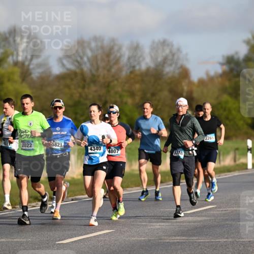 12.04.2026 - 45. Internationalen Wilhelmsburger Insellauf Dr. Thomas Lammeyer http://msf.ph/oto/9432056 12.04.2026 09:13:47 Laufen 5291, 2022, 5821, 4340, 4807, 5316, 2265 meine-sportfotos.de