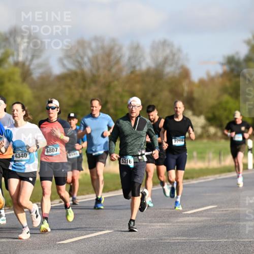 12.04.2026 - 45. Internationalen Wilhelmsburger Insellauf Dr. Thomas Lammeyer http://msf.ph/oto/9432063 12.04.2026 09:13:48 Laufen 45, 2022, 5821, 4340, 4807, 4945, 5316, 2265 meine-sportfotos.de