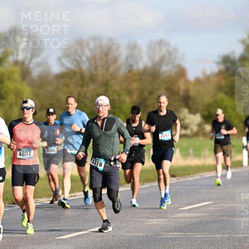 12.04.2026 - 45. Internationalen Wilhelmsburger Insellauf Dr. Thomas Lammeyer http://msf.ph/oto/9432065 12.04.2026 09:13:48 Laufen 5821, 4340, 4807, 945, 5316, 2265 meine-sportfotos.de