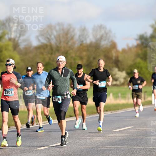 12.04.2026 - 45. Internationalen Wilhelmsburger Insellauf Dr. Thomas Lammeyer http://msf.ph/oto/9432066 12.04.2026 09:13:48 Laufen 5821, 4340, 4807, 4945, 5316, 2265 meine-sportfotos.de
