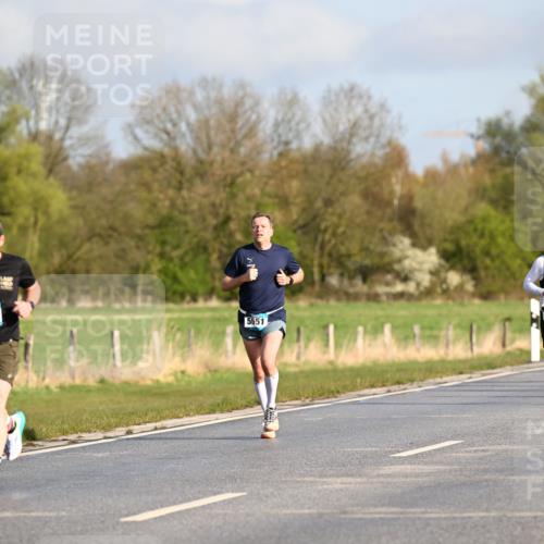 12.04.2026 - 45. Internationalen Wilhelmsburger Insellauf Dr. Thomas Lammeyer http://msf.ph/oto/9432094 12.04.2026 09:13:53 Laufen 150, 2382, 5551, 3114 meine-sportfotos.de