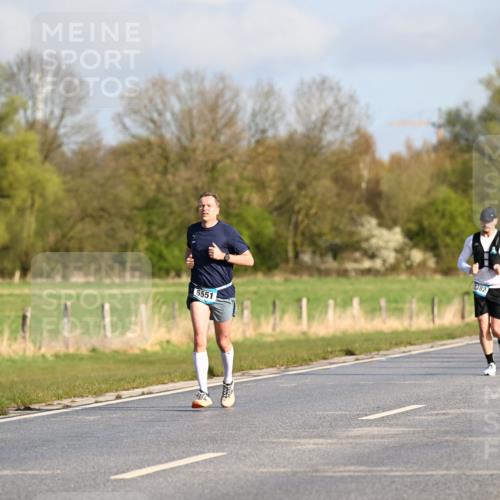 12.04.2026 - 45. Internationalen Wilhelmsburger Insellauf Dr. Thomas Lammeyer http://msf.ph/oto/9432097 12.04.2026 09:13:54 Laufen 4150, 5551, 1382, 3114 meine-sportfotos.de