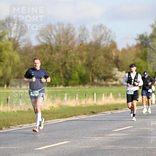 12.04.2026 - 45. Internationalen Wilhelmsburger Insellauf Dr. Thomas Lammeyer http://msf.ph/oto/9432105 12.04.2026 09:13:55 Laufen 5551, 2382, 3114 meine-sportfotos.de