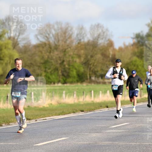12.04.2026 - 45. Internationalen Wilhelmsburger Insellauf Dr. Thomas Lammeyer http://msf.ph/oto/9432109 12.04.2026 09:13:55 Laufen 5551, 2382, 3095 meine-sportfotos.de