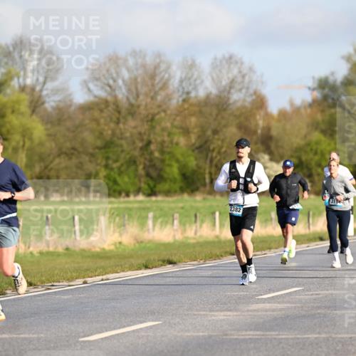 12.04.2026 - 45. Internationalen Wilhelmsburger Insellauf Dr. Thomas Lammeyer http://msf.ph/oto/9432110 12.04.2026 09:13:56 Laufen 5551, 2382, 3114, 3095 meine-sportfotos.de
