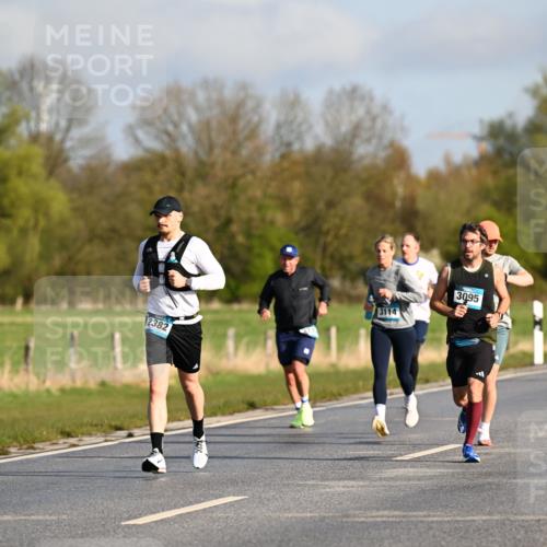 12.04.2026 - 45. Internationalen Wilhelmsburger Insellauf Dr. Thomas Lammeyer http://msf.ph/oto/9432122 12.04.2026 09:13:58 Laufen 2382, 3114, 3095 meine-sportfotos.de