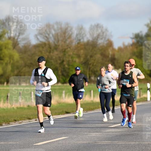 12.04.2026 - 45. Internationalen Wilhelmsburger Insellauf Dr. Thomas Lammeyer http://msf.ph/oto/9432123 12.04.2026 09:13:58 Laufen 2382, 3114, 3095 meine-sportfotos.de