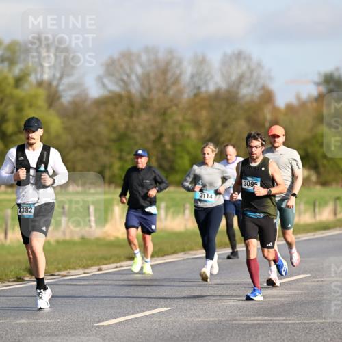 12.04.2026 - 45. Internationalen Wilhelmsburger Insellauf Dr. Thomas Lammeyer http://msf.ph/oto/9432126 12.04.2026 09:13:59 Laufen 2382, 3114, 3095 meine-sportfotos.de