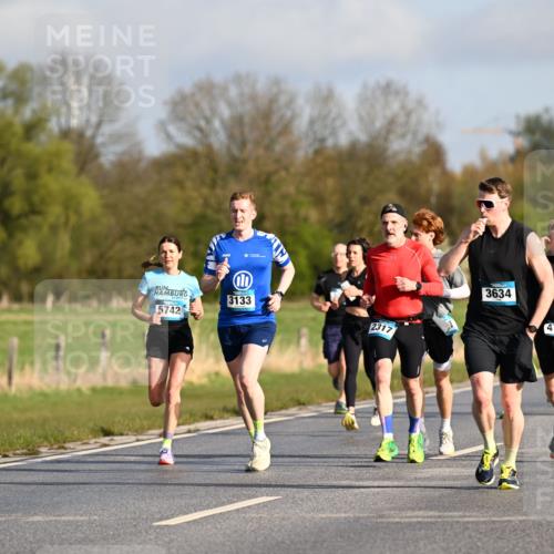 12.04.2026 - 45. Internationalen Wilhelmsburger Insellauf Dr. Thomas Lammeyer http://msf.ph/oto/9432181 12.04.2026 09:14:08 Laufen 5742, 3133, 2317, 3634, 4766, 474 meine-sportfotos.de
