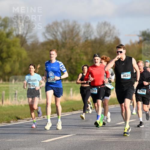 12.04.2026 - 45. Internationalen Wilhelmsburger Insellauf Dr. Thomas Lammeyer http://msf.ph/oto/9432183 12.04.2026 09:14:09 Laufen 5742, 3133, 2317, 3634, 4766, 4749 meine-sportfotos.de