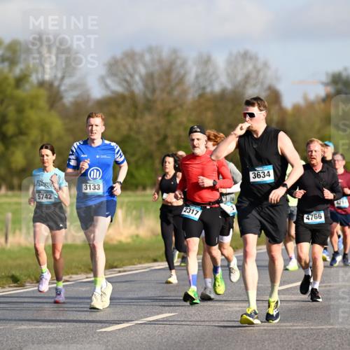 12.04.2026 - 45. Internationalen Wilhelmsburger Insellauf Dr. Thomas Lammeyer http://msf.ph/oto/9432186 12.04.2026 09:14:09 Laufen 5742, 3133, 2317, 3634, 4766, 4214, 4749 meine-sportfotos.de