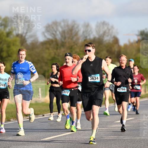 12.04.2026 - 45. Internationalen Wilhelmsburger Insellauf Dr. Thomas Lammeyer http://msf.ph/oto/9432189 12.04.2026 09:14:10 Laufen 21, 0975, 5742, 3133, 2317, 3634, 4766, 474 meine-sportfotos.de