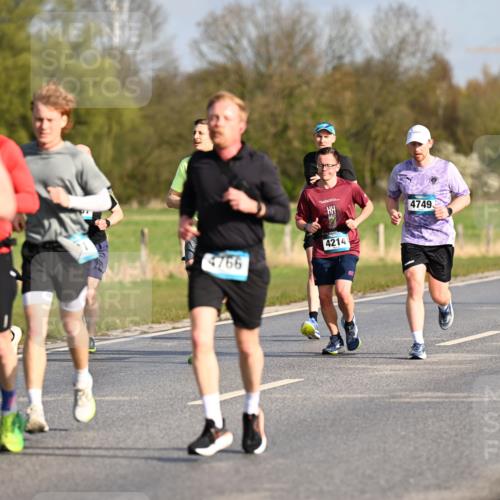 12.04.2026 - 45. Internationalen Wilhelmsburger Insellauf Dr. Thomas Lammeyer http://msf.ph/oto/9432199 12.04.2026 09:14:12 Laufen 3834, 4766, 4214, 4749 meine-sportfotos.de