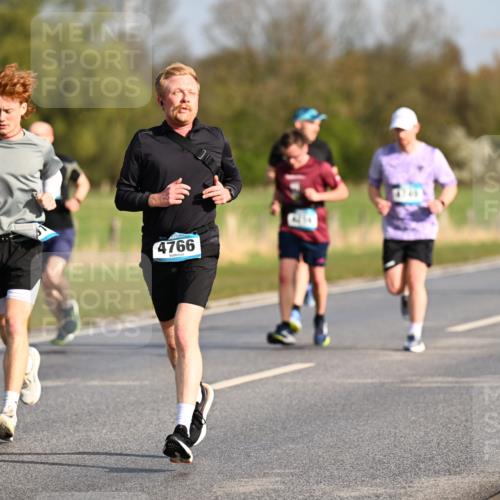 12.04.2026 - 45. Internationalen Wilhelmsburger Insellauf Dr. Thomas Lammeyer http://msf.ph/oto/9432202 12.04.2026 09:14:12 Laufen 7, 4766, 4745 meine-sportfotos.de