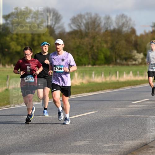 12.04.2026 - 45. Internationalen Wilhelmsburger Insellauf Dr. Thomas Lammeyer http://msf.ph/oto/9432213 12.04.2026 09:14:15 Laufen 4214, 4749, 4495 meine-sportfotos.de