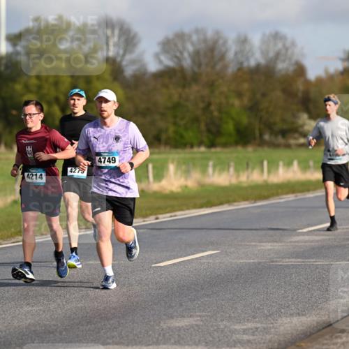 12.04.2026 - 45. Internationalen Wilhelmsburger Insellauf Dr. Thomas Lammeyer http://msf.ph/oto/9432215 12.04.2026 09:14:15 Laufen 4214, 4275, 4749 meine-sportfotos.de