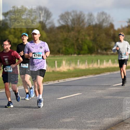 12.04.2026 - 45. Internationalen Wilhelmsburger Insellauf Dr. Thomas Lammeyer http://msf.ph/oto/9432216 12.04.2026 09:14:15 Laufen 4214, 4275, 4749 meine-sportfotos.de