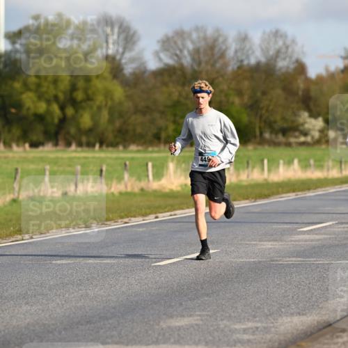 12.04.2026 - 45. Internationalen Wilhelmsburger Insellauf Dr. Thomas Lammeyer http://msf.ph/oto/9432226 12.04.2026 09:14:17 Laufen 449, 5522, 6764 meine-sportfotos.de