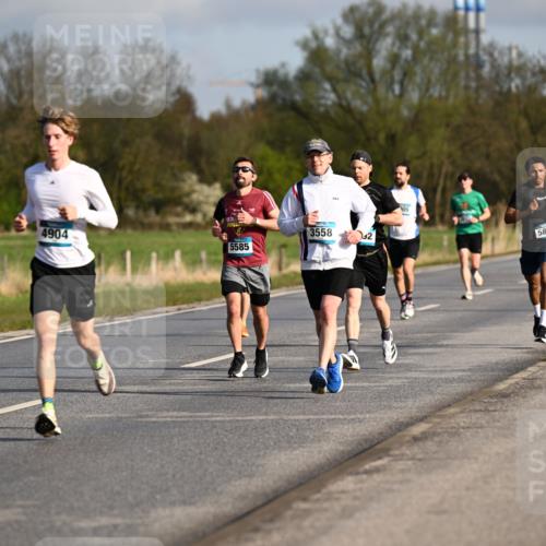 12.04.2026 - 45. Internationalen Wilhelmsburger Insellauf Dr. Thomas Lammeyer http://msf.ph/oto/9432272 12.04.2026 09:14:26 Laufen 284, 3778, 4904, 5585, 3558, 2, 5812 meine-sportfotos.de