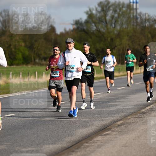 12.04.2026 - 45. Internationalen Wilhelmsburger Insellauf Dr. Thomas Lammeyer http://msf.ph/oto/9432275 12.04.2026 09:14:27 Laufen 4904, 3558, 492, 3778, 5585, 3905, 5812 meine-sportfotos.de