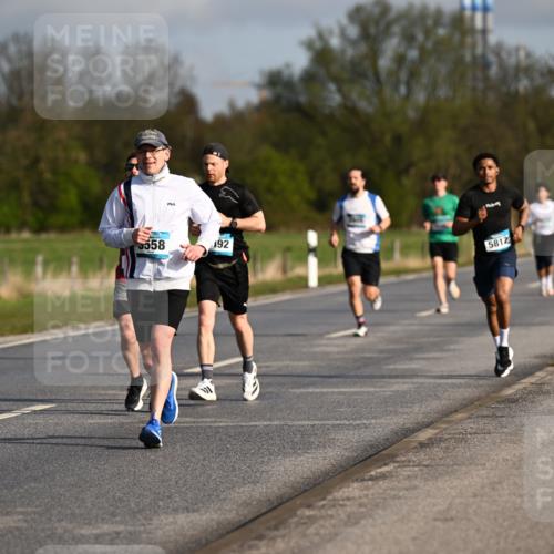 12.04.2026 - 45. Internationalen Wilhelmsburger Insellauf Dr. Thomas Lammeyer http://msf.ph/oto/9432279 12.04.2026 09:14:27 Laufen 5558, 192, 5812 meine-sportfotos.de