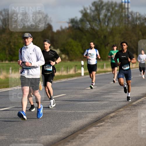 12.04.2026 - 45. Internationalen Wilhelmsburger Insellauf Dr. Thomas Lammeyer http://msf.ph/oto/9432281 12.04.2026 09:14:28 Laufen 5492, 3905, 19617, 09, 5812 meine-sportfotos.de
