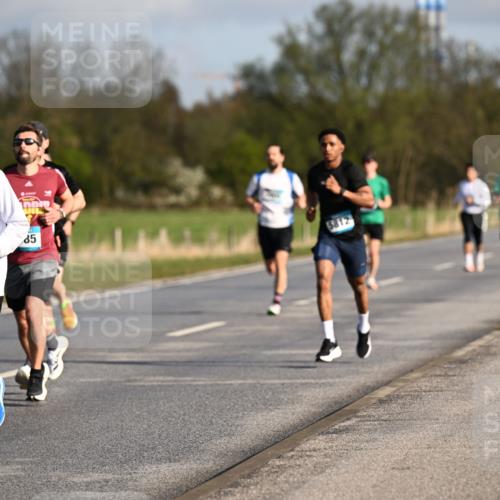 12.04.2026 - 45. Internationalen Wilhelmsburger Insellauf Dr. Thomas Lammeyer http://msf.ph/oto/9432287 12.04.2026 09:14:28 Laufen 3558, 85, 5812 meine-sportfotos.de