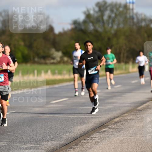 12.04.2026 - 45. Internationalen Wilhelmsburger Insellauf Dr. Thomas Lammeyer http://msf.ph/oto/9432289 12.04.2026 09:14:29 Laufen 5558, 5585 meine-sportfotos.de