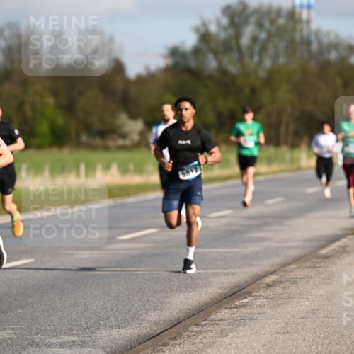 12.04.2026 - 45. Internationalen Wilhelmsburger Insellauf Dr. Thomas Lammeyer http://msf.ph/oto/9432291 12.04.2026 09:14:29 Laufen 5585, 5812 meine-sportfotos.de